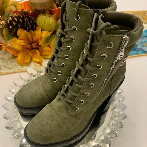 Guess women’s green suede boots size 8 - Picture 5 of 11